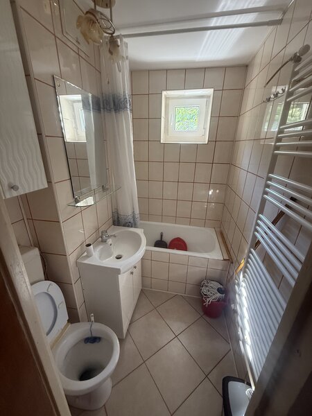 Brancoveanu, de inchiriat 2 camere mobilat, utilat, bloc reabilitat termic.