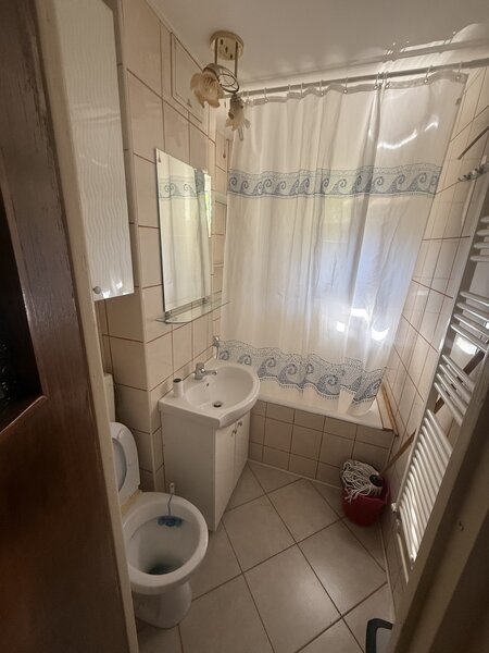 Brancoveanu, de inchiriat 2 camere mobilat, utilat, bloc reabilitat termic.