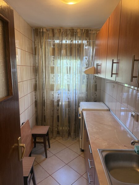 Brancoveanu, de inchiriat 2 camere mobilat, utilat, bloc reabilitat termic.