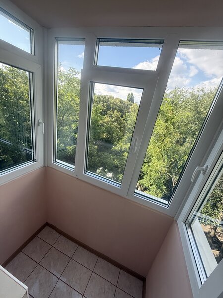 Brancoveanu, de inchiriat 2 camere mobilat, utilat, bloc reabilitat termic.